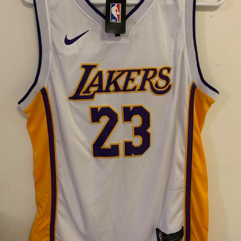 NEW - NIKE Lakers LeBron James Jersey Size XL